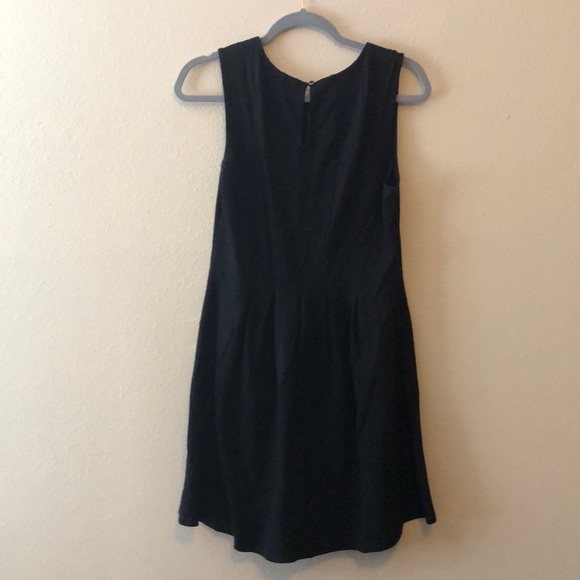 Black sleeveless pleated flare dress - Picture 4 of 5